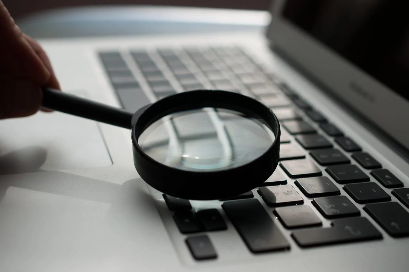 seo-sea Lettre de Scrabble formant le mot SEO